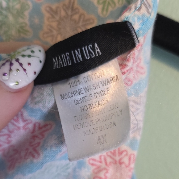 Retrolicious Snowflake Patterned Top in Blue and Pink - Picture 5 of 6